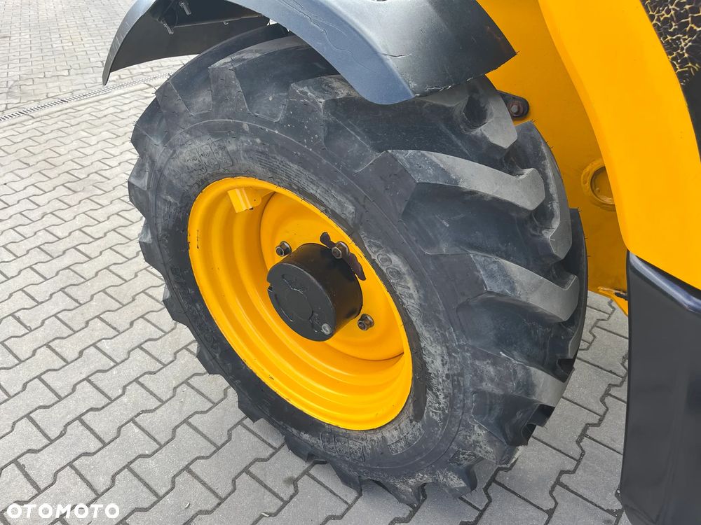JCB 527-58 Agri - 11