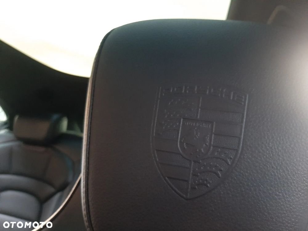 Porsche Taycan 4S - 26