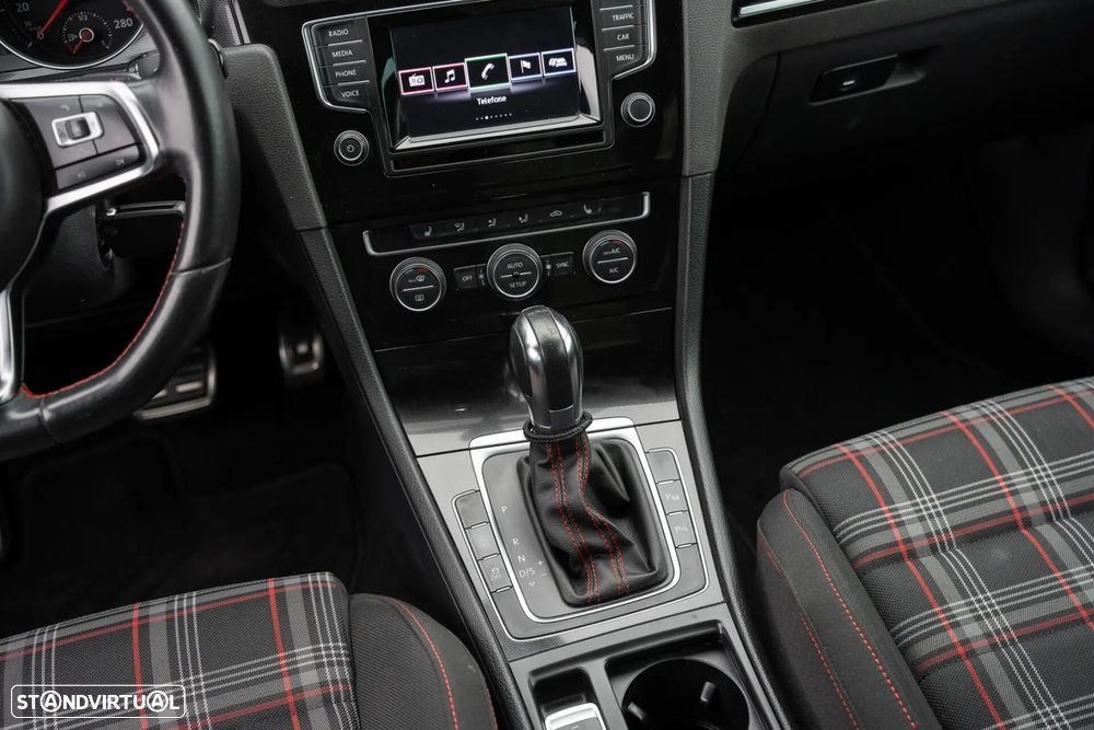 VW Golf GTI TCR 2.0 TSI OPF DSG - 16