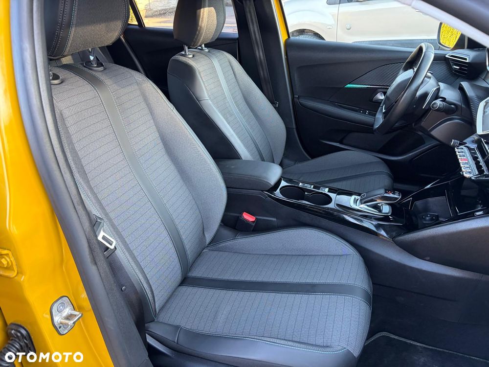 Peugeot 208 PureTech 100 EAT8 Allure - 21
