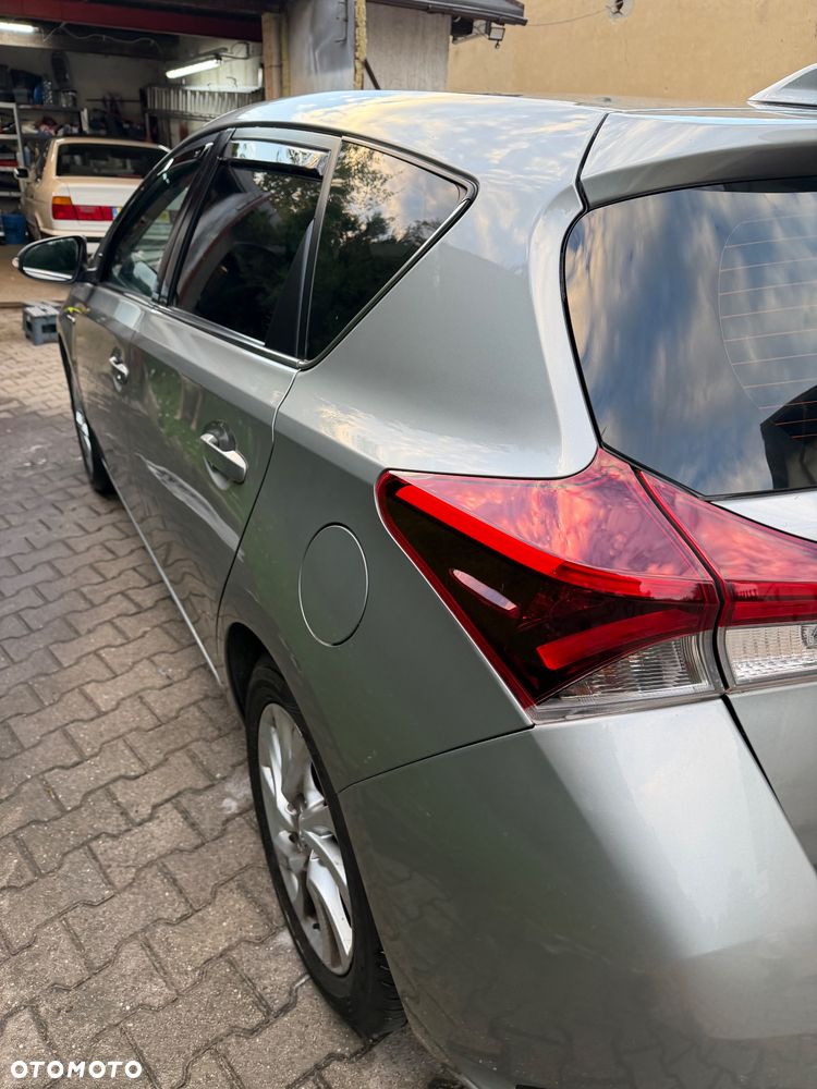 Toyota Auris - 11