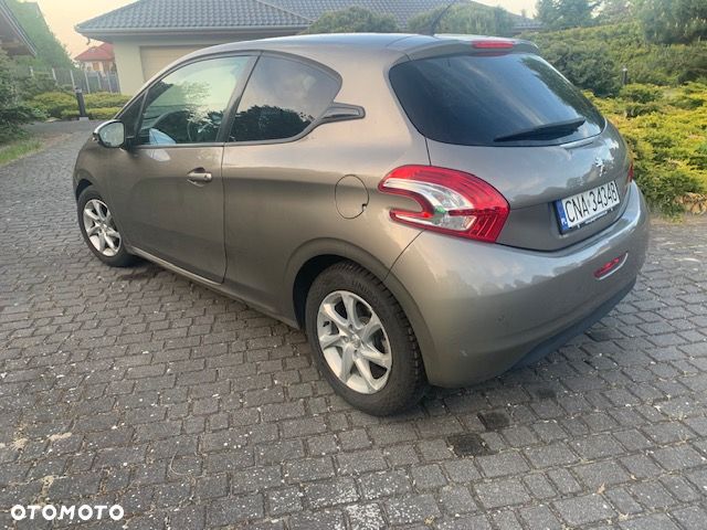 Peugeot 208 1.6 e-HDi Allure STT - 5