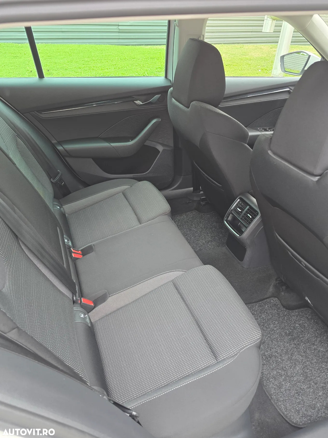 Skoda Octavia 2.0 TDI DSG First Edition - 9