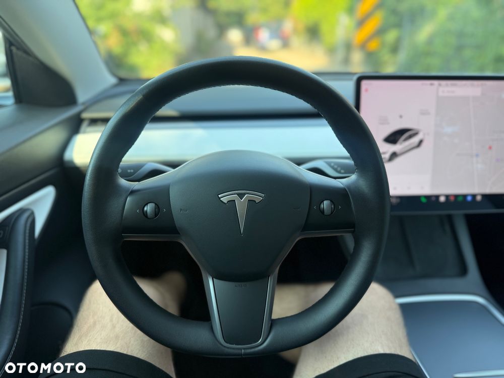 Tesla Model 3 - 25
