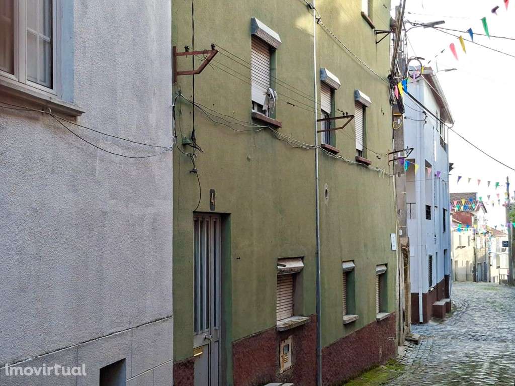 Moradia Central no Fundão com Garagem Ampla - Grande imagem: 4/12