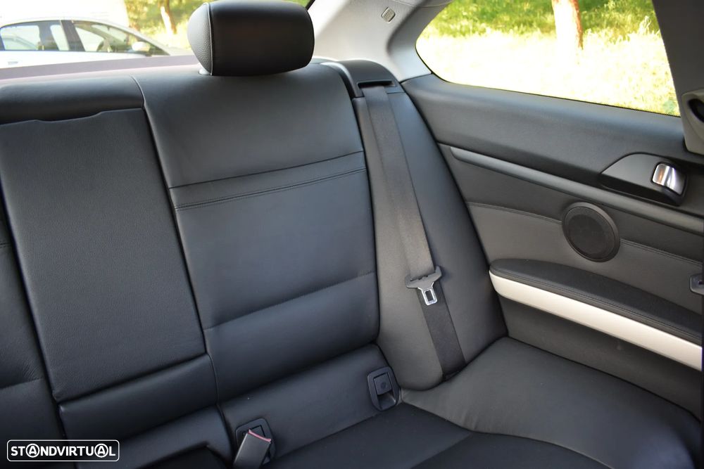 BMW 320 d Coupe Auto - 34