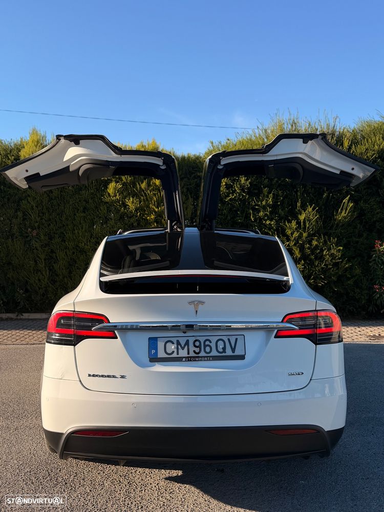 Tesla Model X - 13