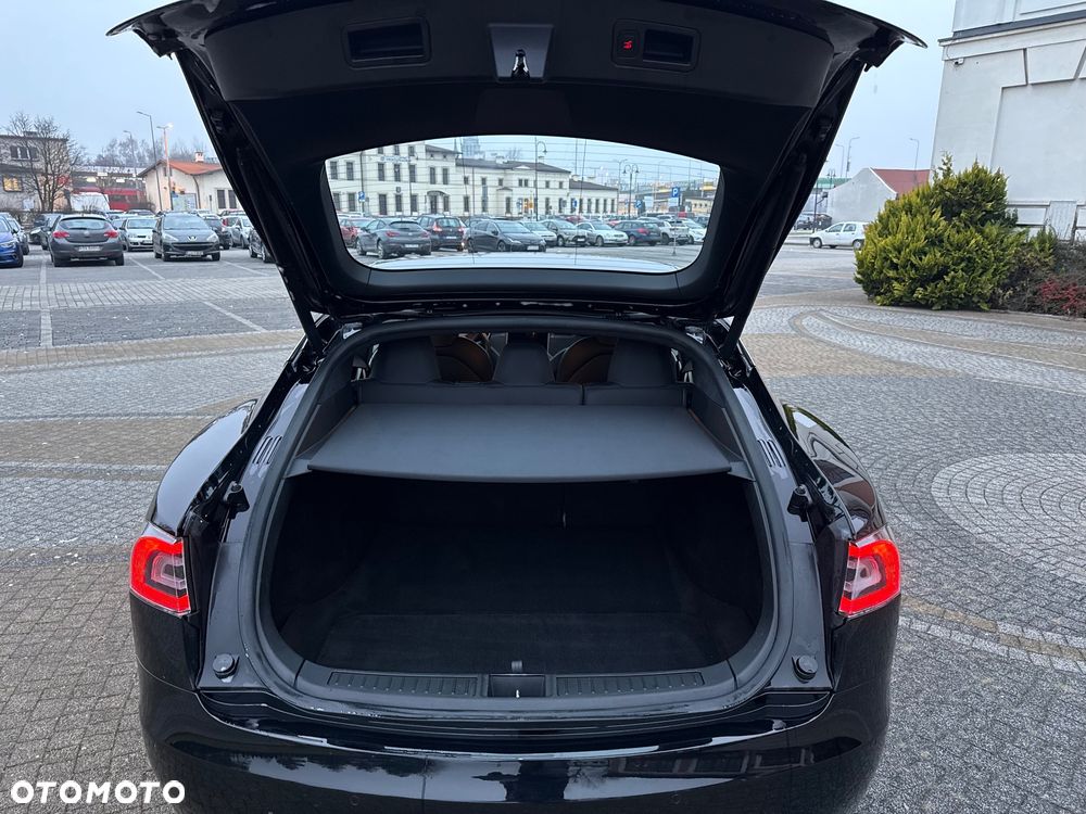 Tesla Model S - 27