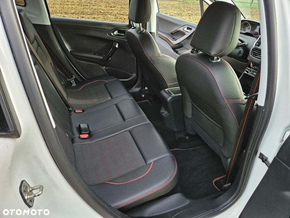 Peugeot 2008 PureTech 110 Stop&Start GT-Line Edition - 9