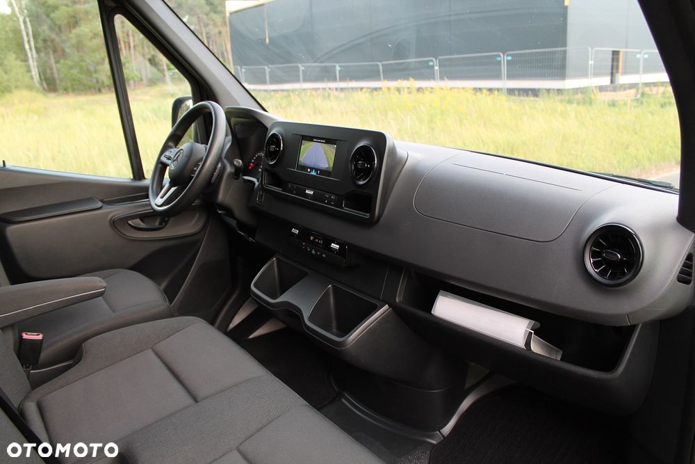 Mercedes-Benz Sprinter - 8