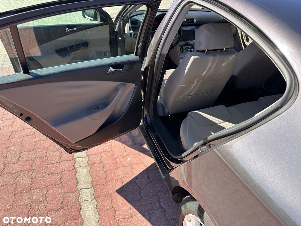 Volkswagen Passat - 14
