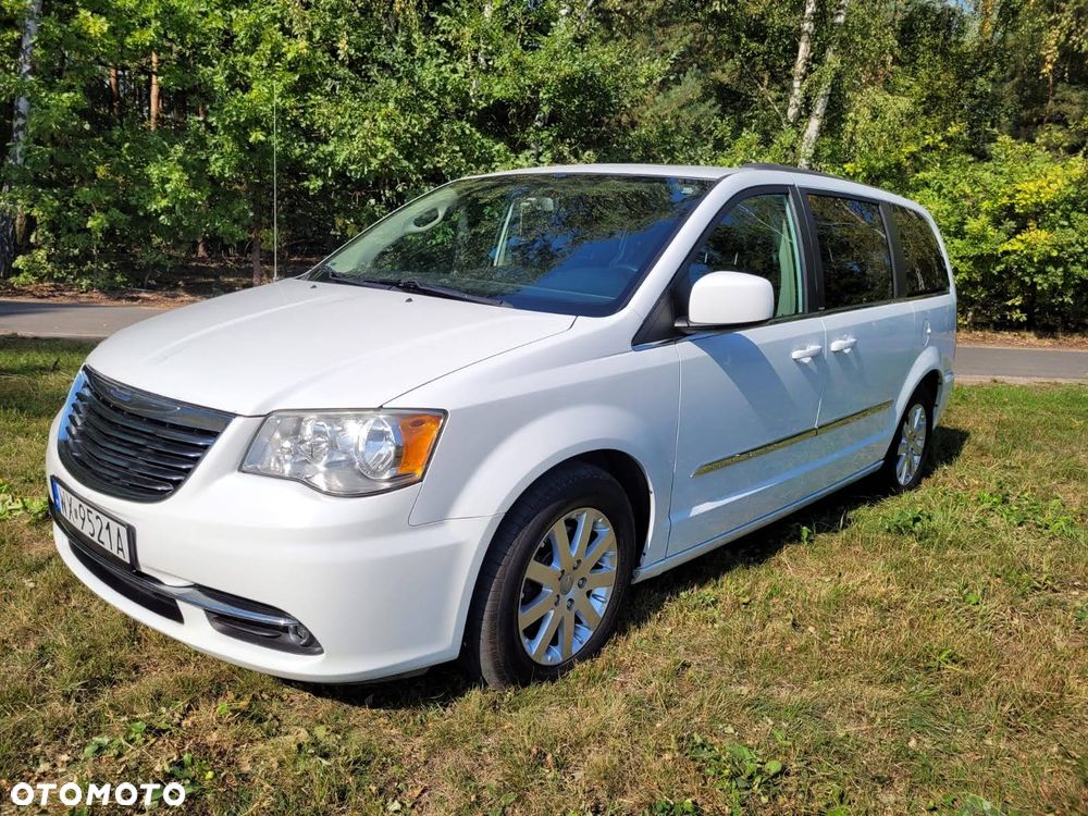 Chrysler Town & Country - 3