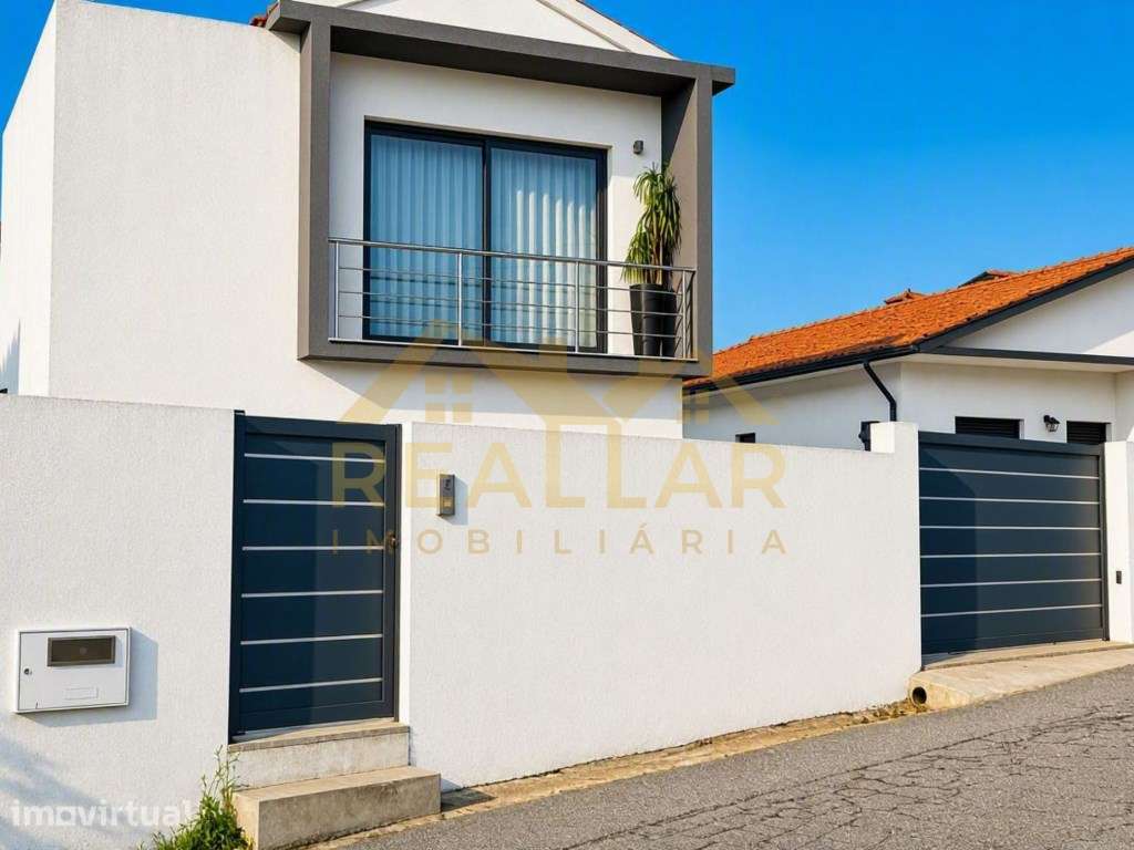 FANTÁSTICA MORADIA ISOLADA T3 COM PISCINA EM RIBEIRÃO - VILA NOVA D... - Grande imagem: 3/28