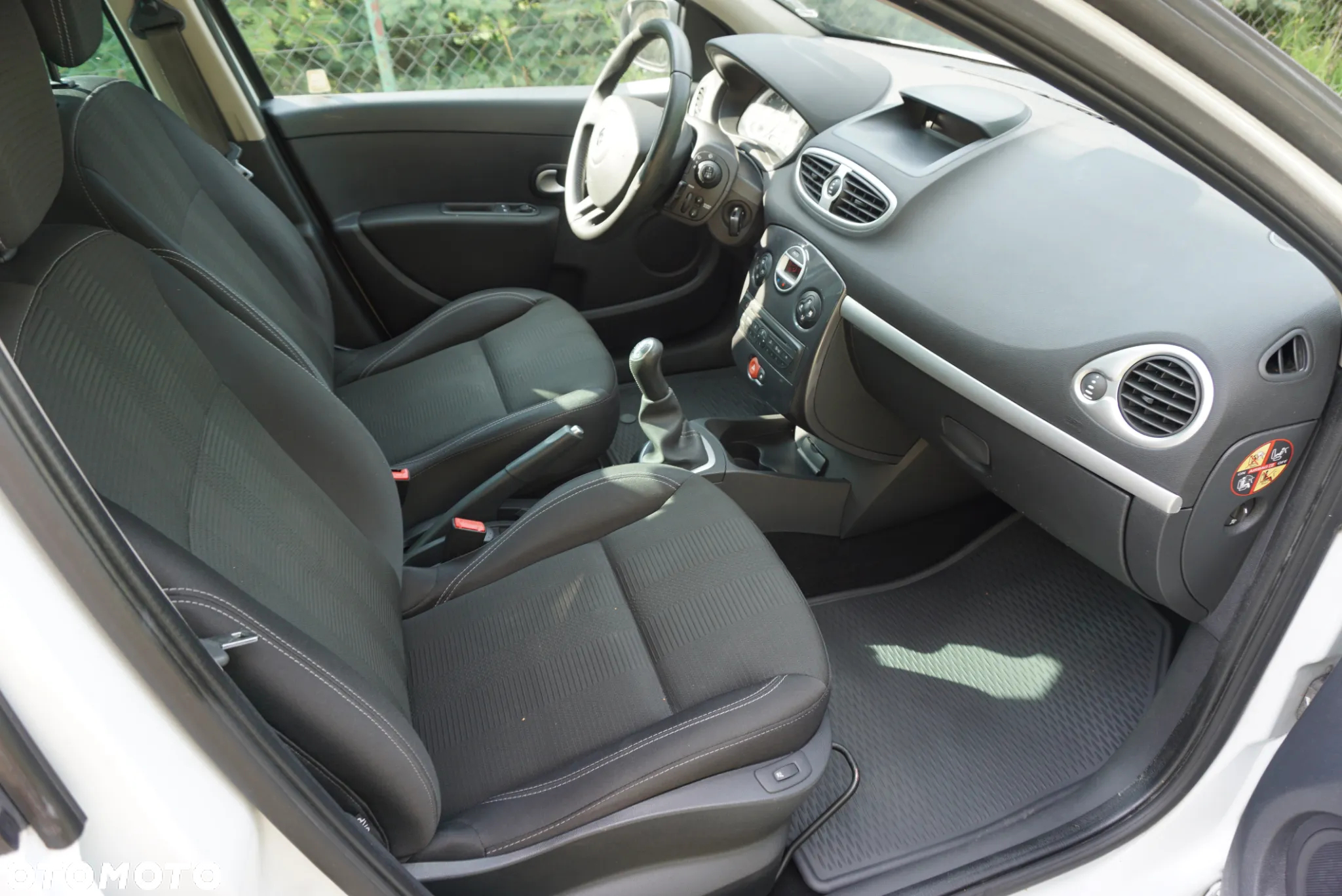 Renault Clio 1.2 16V 75 Expression - 23