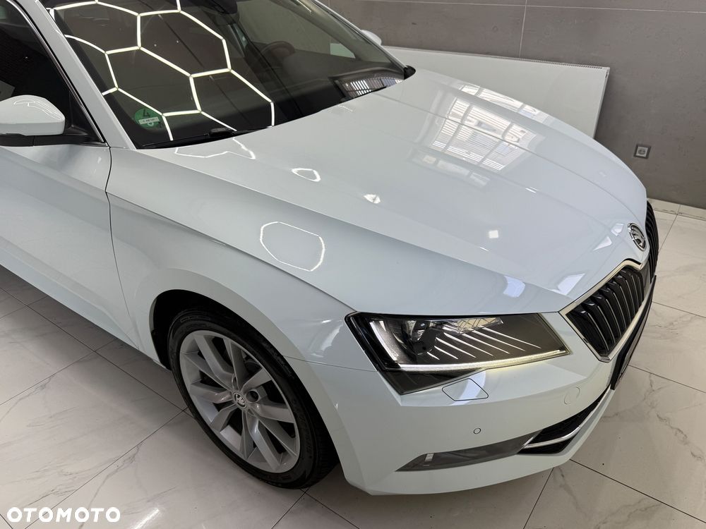 Skoda Superb 2.0 TDI DSG Premium Edition - 10