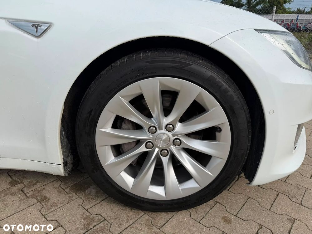 Tesla Model S - 9