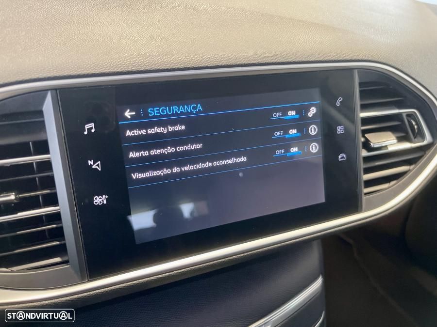 Peugeot 308 SW 1.2 PureTech Allure Pack EAT8 — fotografia 22