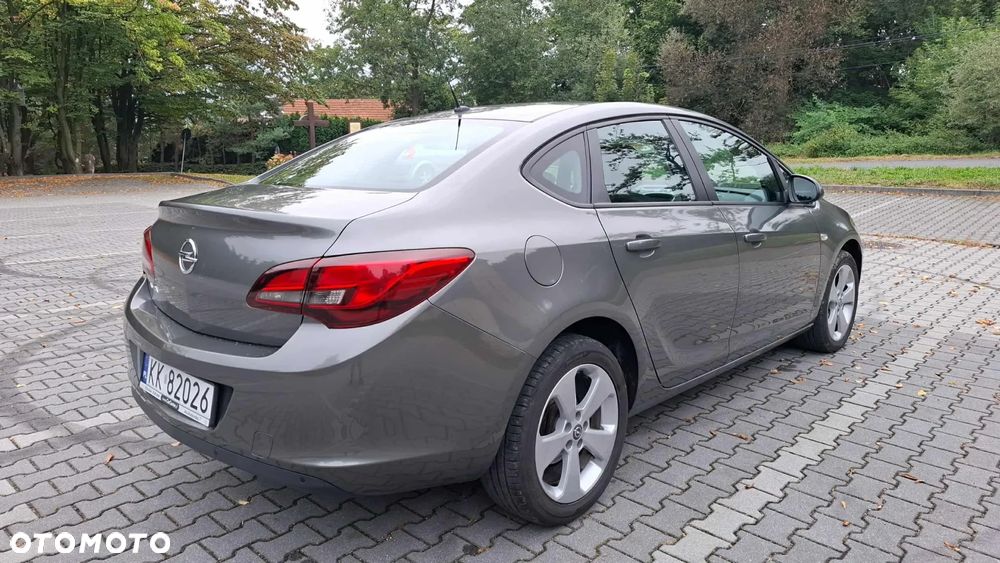 Opel Astra IV 1.6 Essentia EU6 - 3