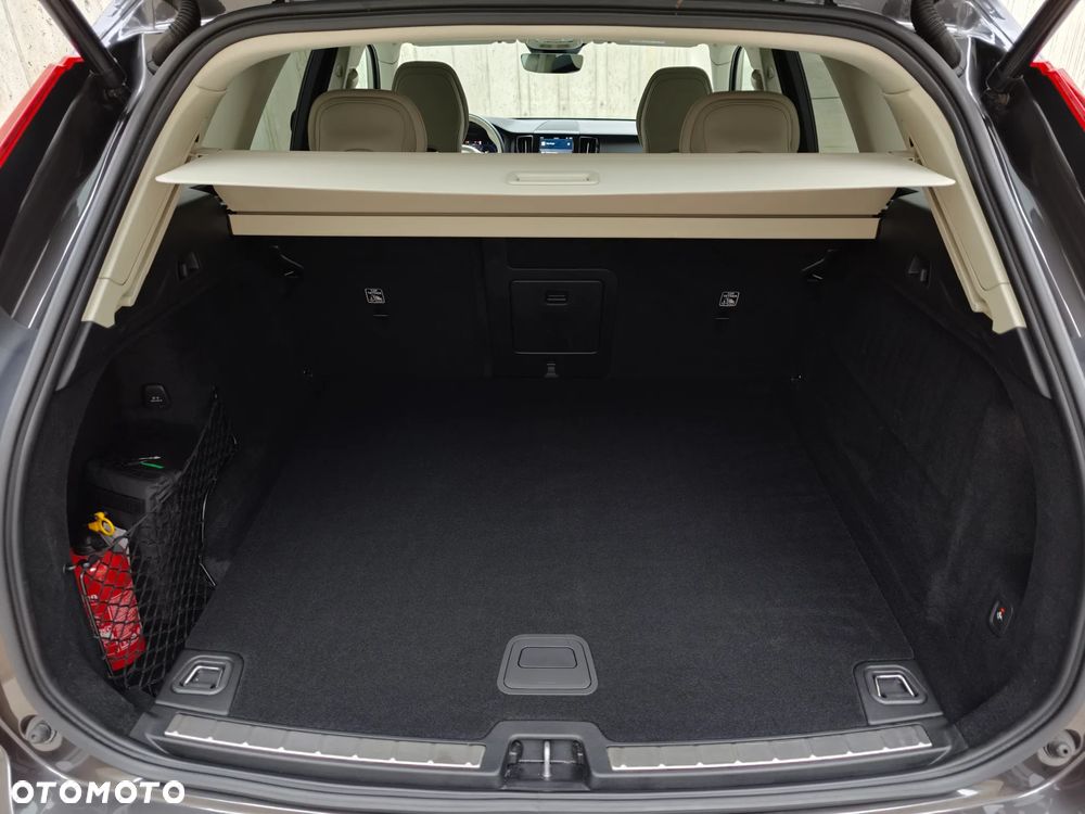 Volvo XC 60 B4 D AWD Plus Bright - 8