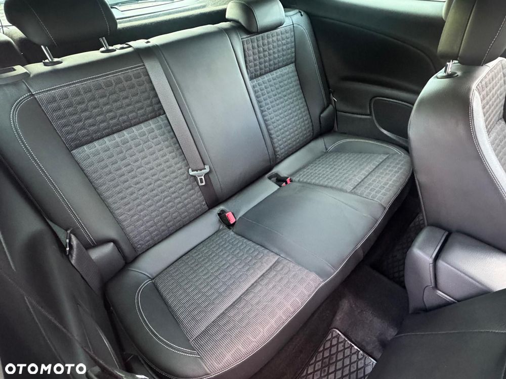 Opel Astra 1.6 Turbo Cosmo - 25