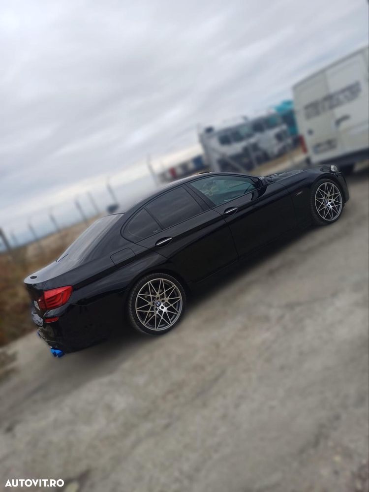 BMW Seria 5 550i xDrive - 12