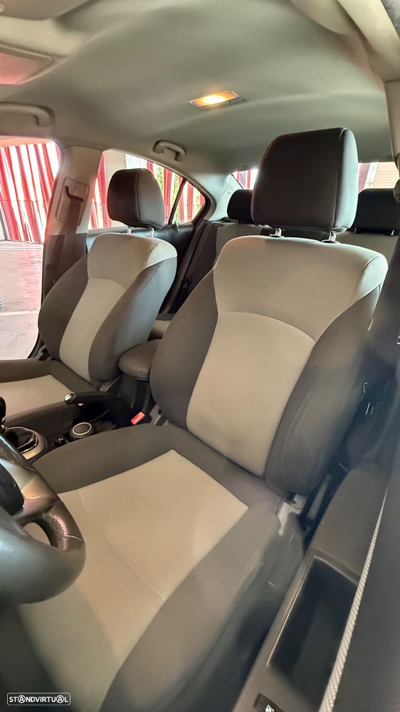 Chevrolet Cruze 1.6 LS - 17