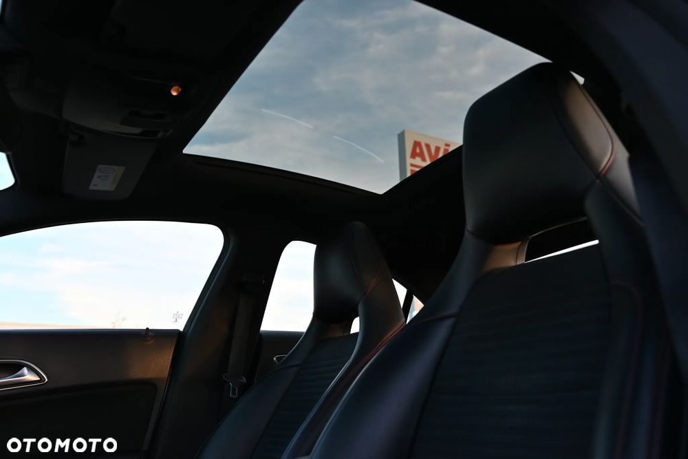 Mercedes-Benz CLA 200 7G-DCT AMG Line - 14
