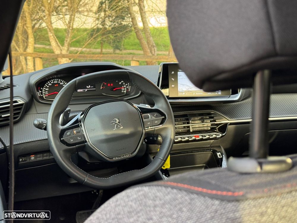 Peugeot 2008 1.2 PureTech Allure Pack EAT8 - 26