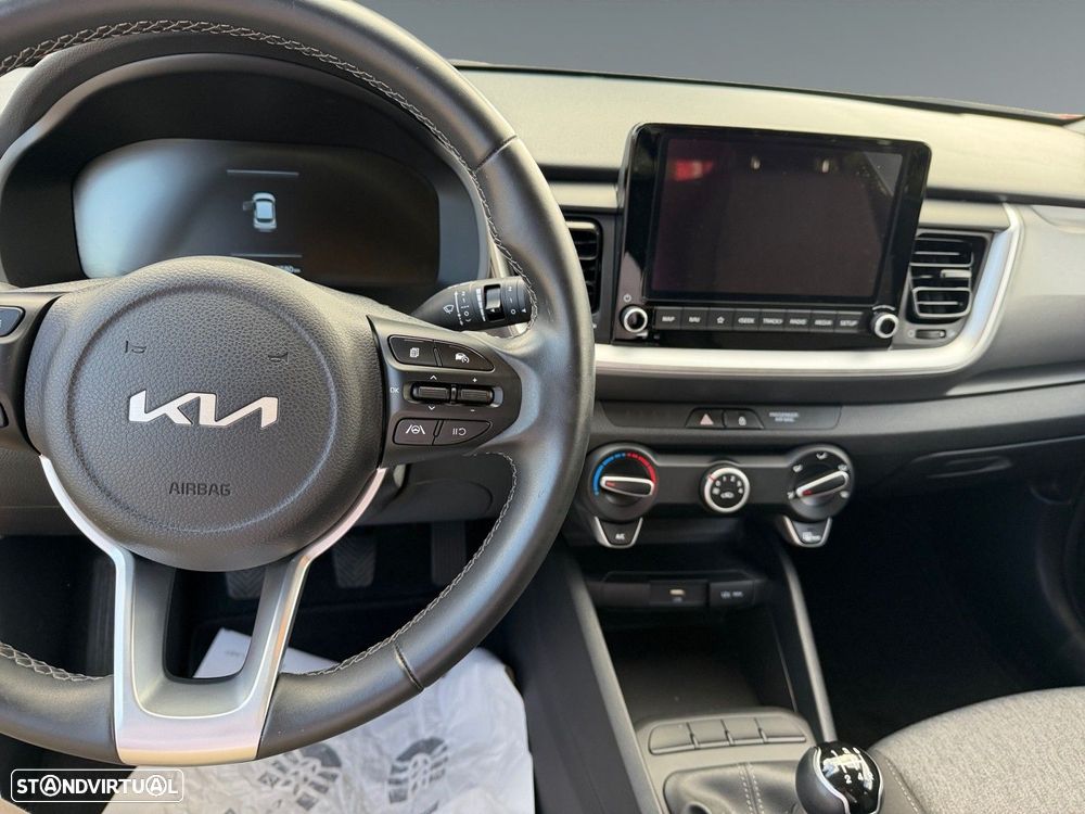 Kia Stonic 1.2 MPi Dynamic - 11