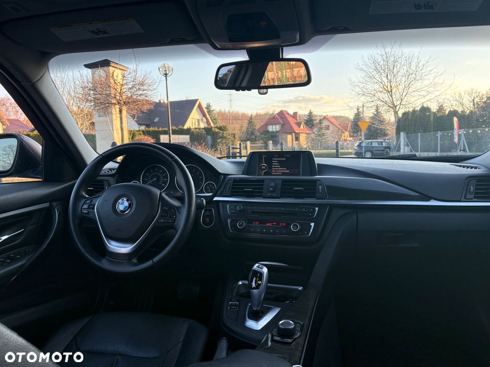 BMW Seria 3 328i Luxury Line - 11
