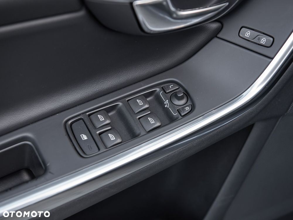 Volvo V60 T6 AWD R-Design - 16