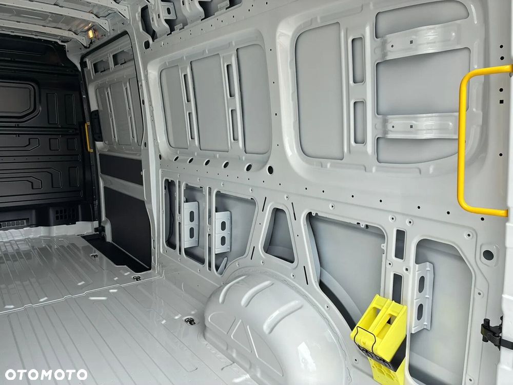 Volkswagen Crafter 35 Furgon L4H3, 2.0BiTDI 177KM, 4490mm, Wysoki dach - 13