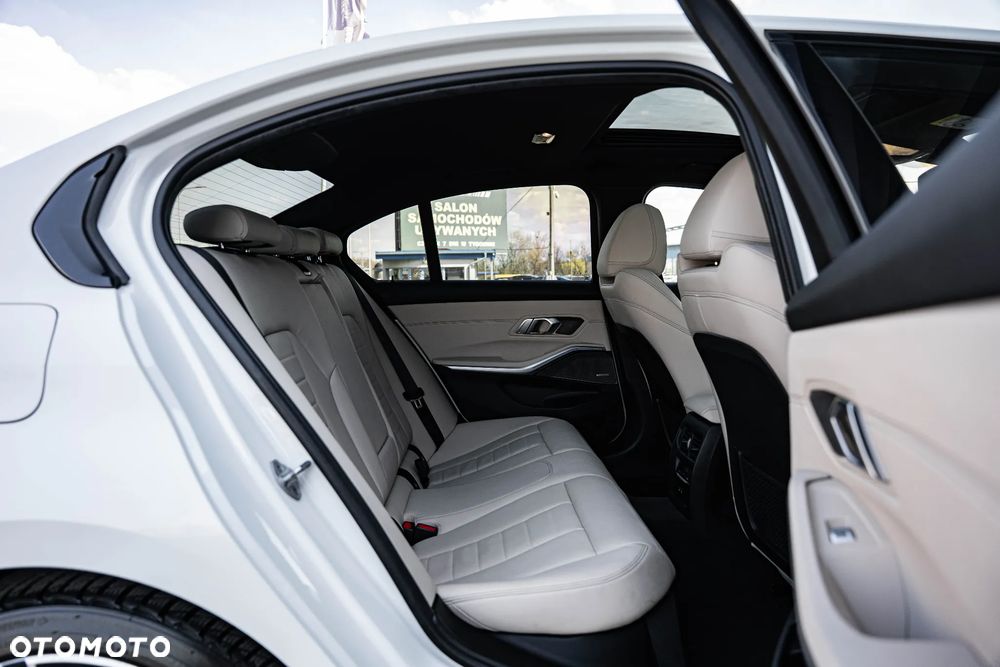 BMW Seria 3 320i M Sport sport - 22