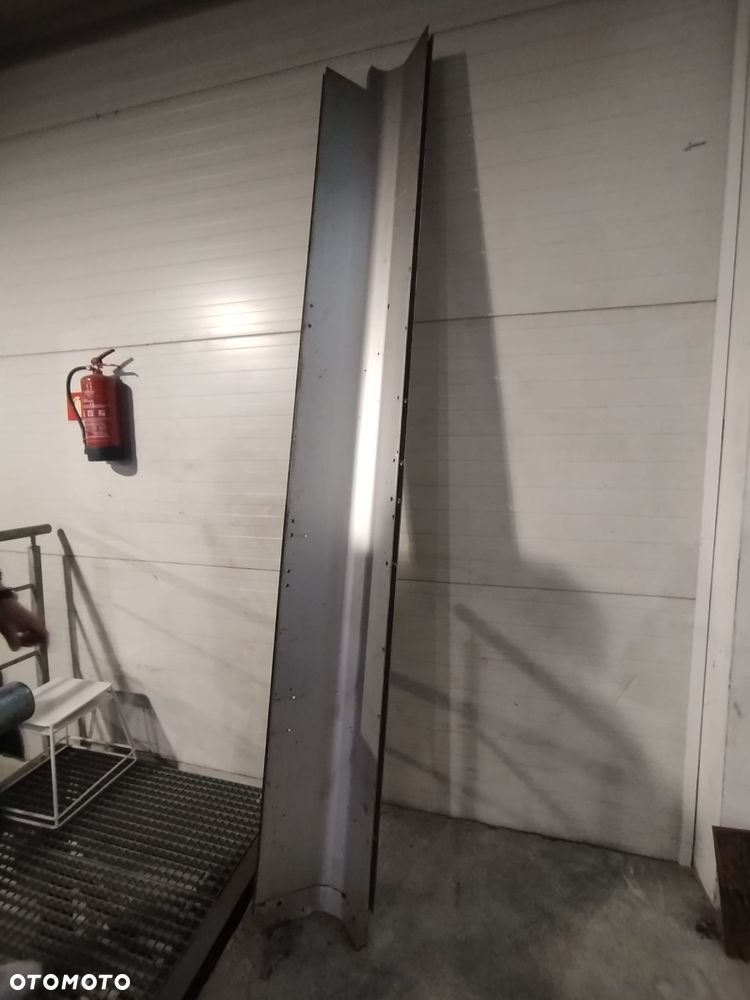 Słupek prawy przedni Wielton plandeka/firanka - 2