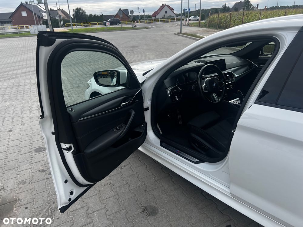 BMW Seria 5 530e xDrive M Sport Edition - 17