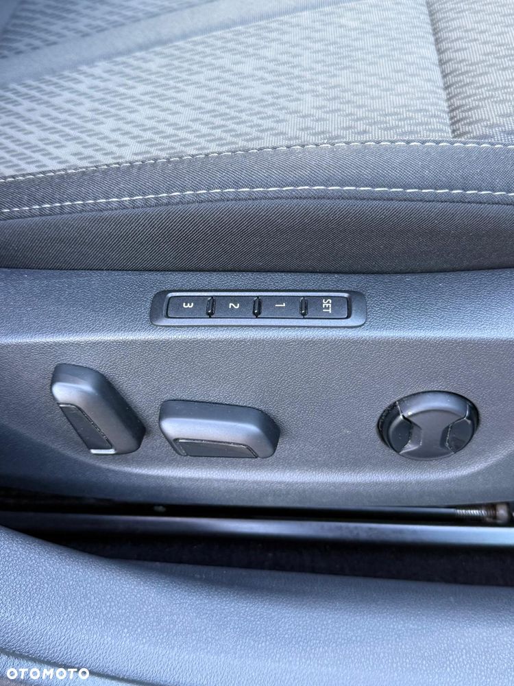 Skoda Octavia 2.0 TDI DSG Ambition - 11