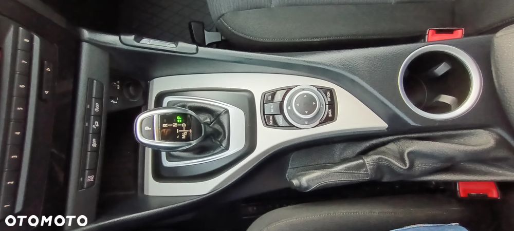 BMW X1 sDrive18d Sport Line - 38