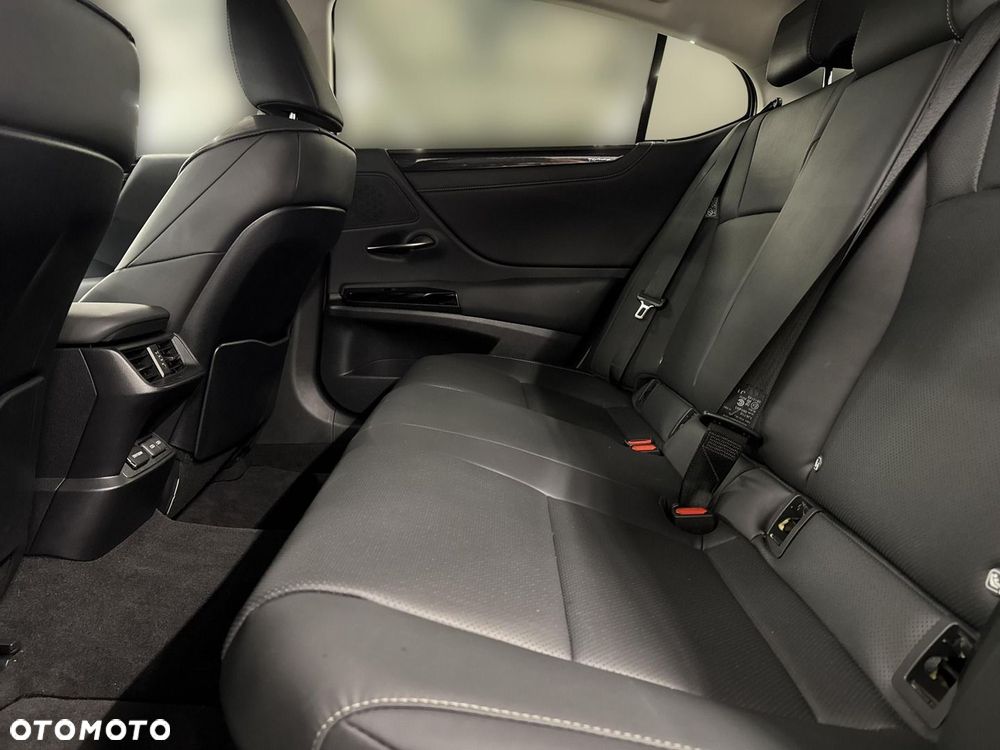 Lexus ES 300h Business Edition - 10