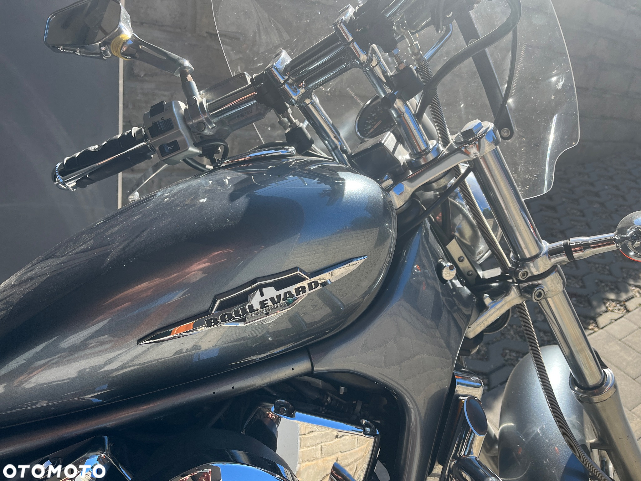 Suzuki Intruder - 7