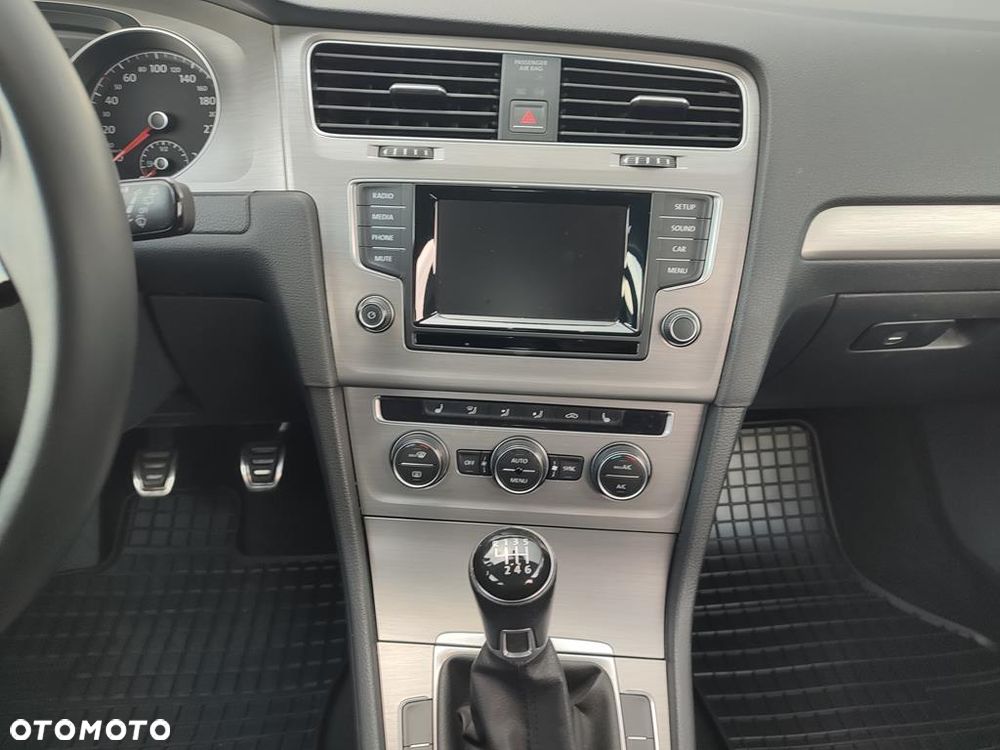 Volkswagen Golf 1.4 TSI BMT Comfortline - 13