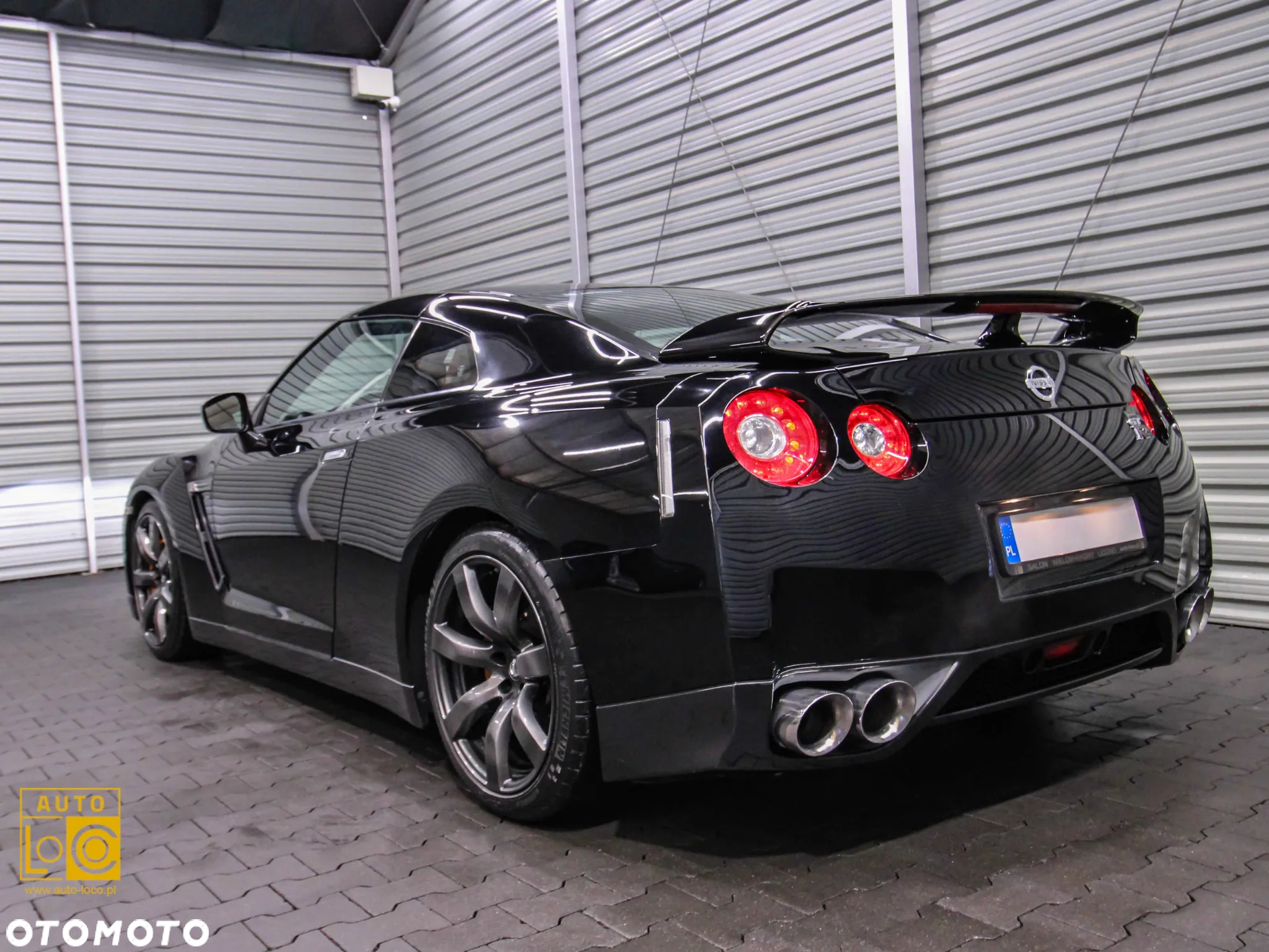 Nissan GT-R Premium Edition - 4