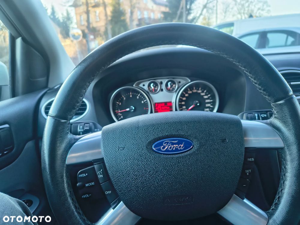 Ford Focus 1.6 Ghia - 28