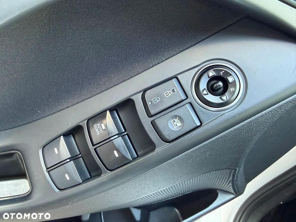 Hyundai Elantra 1.6 Comfort - 10