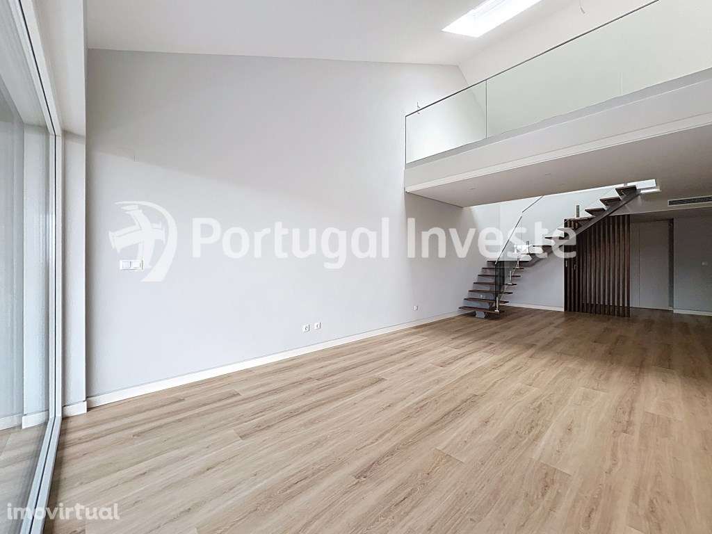 Estupendo Duplex T4 no centro de Carcavelos - Grande imagem: 4/33