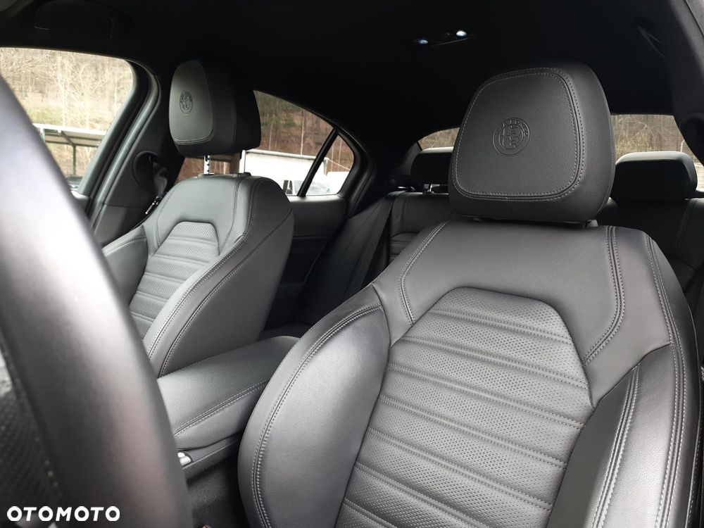 Alfa Romeo Giulia - 11