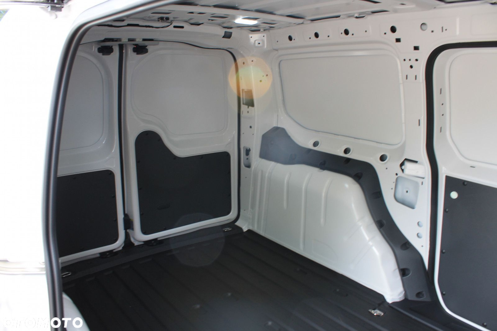 Volkswagen Caddy Maxi Cargo 2.0 TDI Manual - 9