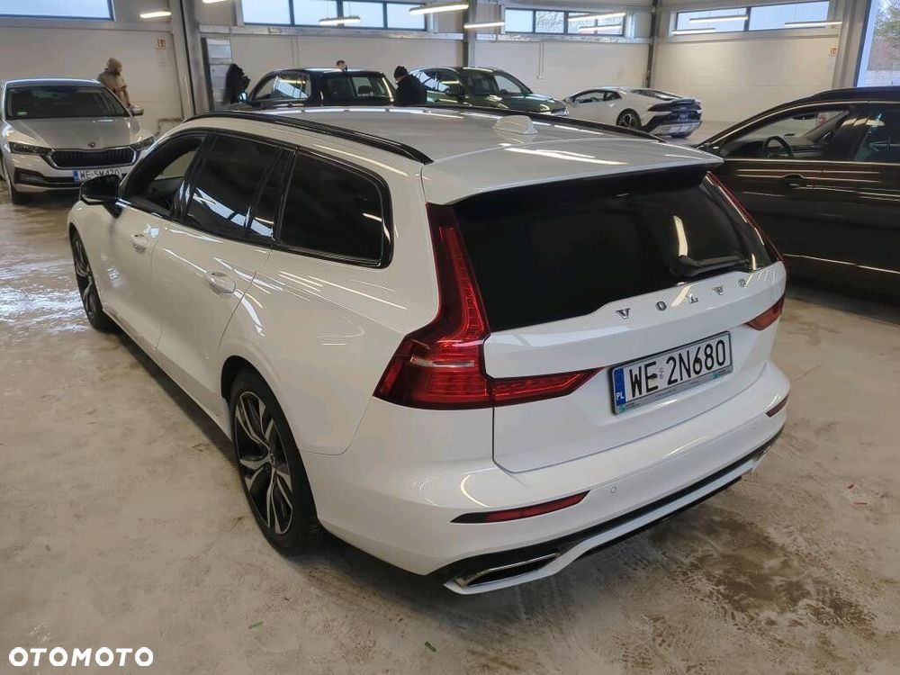 Volvo V60 B3 B R-Design - 5