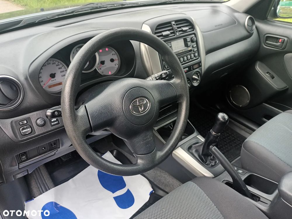 Toyota RAV4 1.8 VVT-i Terra 2WD - 26