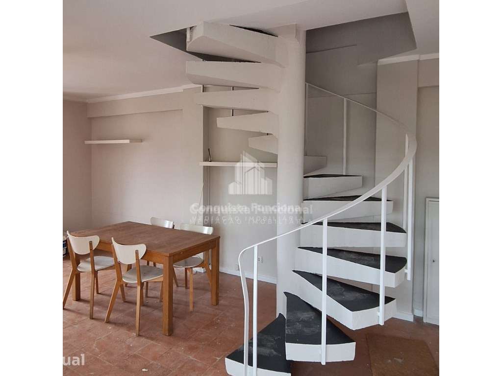Oportunidade de negócio em Ramalde Duplex T1+1 . - Grande imagem: 3/18