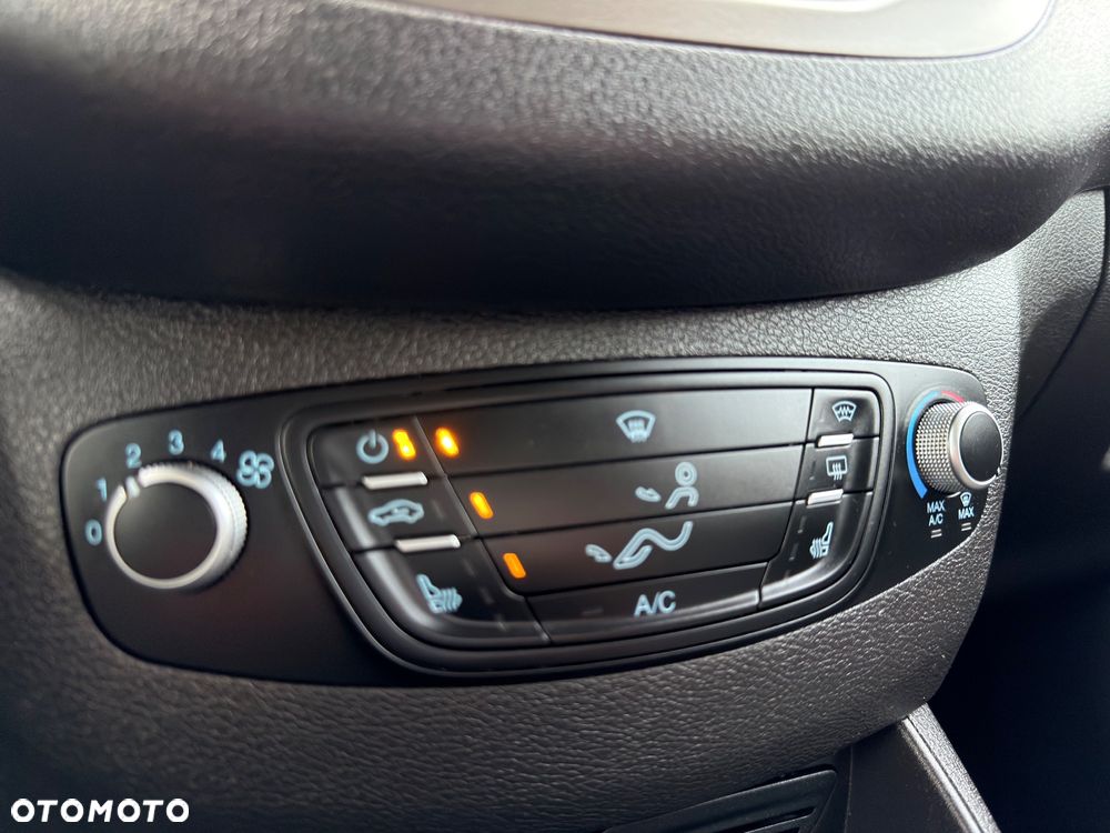 Ford Tourneo Courier 1.0 EcoBoost Titanium - 37